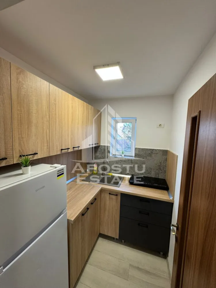 Apartament cu 1 camera, etajul 1, Petfriendly, zona Bogdanestilor - Agentia Imobiliara APOSTU ESTATE va ofera spre inchiriere un apartament cu 1 camera, situat in zona Bogdanestilor.

Acest apartament cu o suprafata de 33 mp dispune de urmatoarele facilitati:
- Bucatarie spatioasa, complet utilata, cu loc de luat masa;
- Hol de acces;
- Sufragerie luminoasa;
- Baie dotata cu cabina de dus si geam pentru ventilatie naturala.

Confortul termic este asigurat de centrala proprie pe gaz. Apartamentul se bucura de o pozitionare privilegiata, oferind acces rapid la diverse puncte de interes din zona:
- Centru orasului la 5 minute de mers cu masina;
-Iulius Mall la 5 minute de mers cu masina;
-Mijloace de transport in comun la 2 minute.

Va invitam cu drag sa programati o vizionare pentru a aprecia personal toate facilitatile si avantajele acestui apartament.

ID intern: CP2338457!
