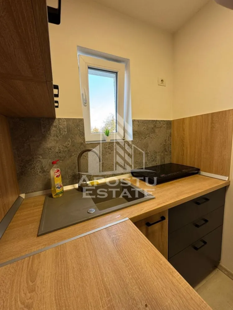 Apartament cu 1 camera, etajul 1, Petfriendly, zona Bogdanestilor - Agentia Imobiliara APOSTU ESTATE va ofera spre inchiriere un apartament cu 1 camera, situat in zona Bogdanestilor.

Acest apartament cu o suprafata de 33 mp dispune de urmatoarele facilitati:
- Bucatarie spatioasa, complet utilata, cu loc de luat masa;
- Hol de acces;
- Sufragerie luminoasa;
- Baie dotata cu cabina de dus si geam pentru ventilatie naturala.

Confortul termic este asigurat de centrala proprie pe gaz. Apartamentul se bucura de o pozitionare privilegiata, oferind acces rapid la diverse puncte de interes din zona:
- Centru orasului la 5 minute de mers cu masina;
-Iulius Mall la 5 minute de mers cu masina;
-Mijloace de transport in comun la 2 minute.

Va invitam cu drag sa programati o vizionare pentru a aprecia personal toate facilitatile si avantajele acestui apartament.

ID intern: CP2338457!