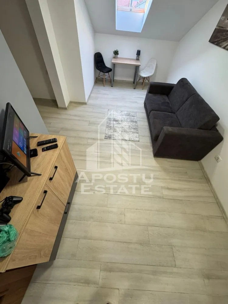 Apartament cu 1 camera, etajul 1, Petfriendly, zona Bogdanestilor - Agentia Imobiliara APOSTU ESTATE va ofera spre inchiriere un apartament cu 1 camera, situat in zona Bogdanestilor.

Acest apartament cu o suprafata de 33 mp dispune de urmatoarele facilitati:
- Bucatarie spatioasa, complet utilata, cu loc de luat masa;
- Hol de acces;
- Sufragerie luminoasa;
- Baie dotata cu cabina de dus si geam pentru ventilatie naturala.

Confortul termic este asigurat de centrala proprie pe gaz. Apartamentul se bucura de o pozitionare privilegiata, oferind acces rapid la diverse puncte de interes din zona:
- Centru orasului la 5 minute de mers cu masina;
-Iulius Mall la 5 minute de mers cu masina;
-Mijloace de transport in comun la 2 minute.

Va invitam cu drag sa programati o vizionare pentru a aprecia personal toate facilitatile si avantajele acestui apartament.

ID intern: CP2338457!