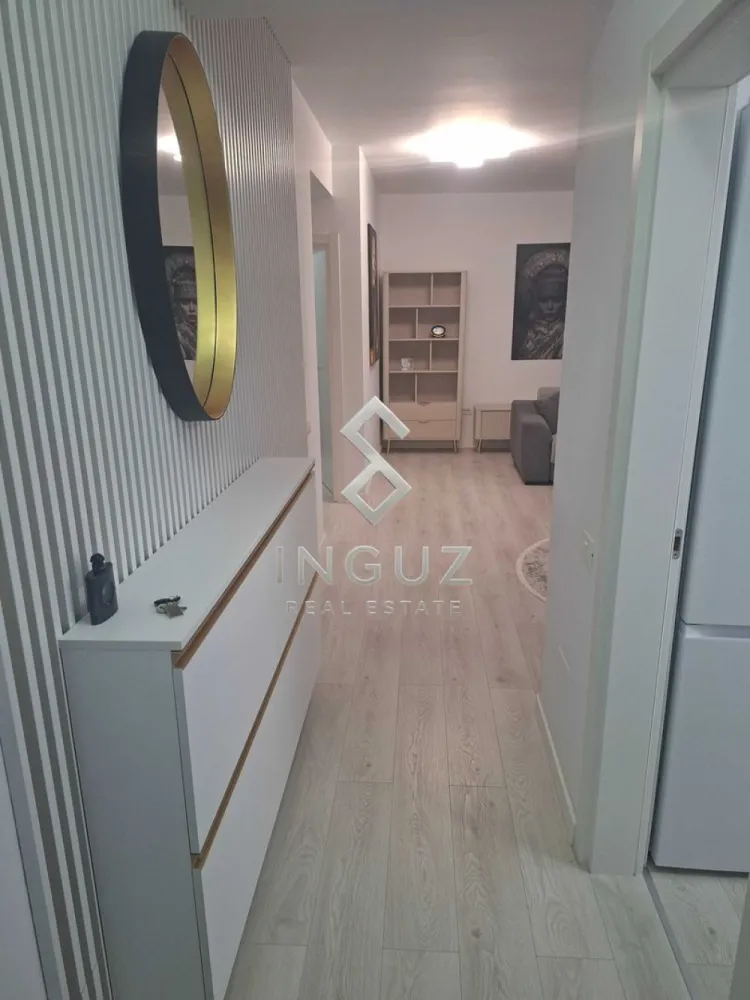 APARTAMENT 2 CAMERE DE ÎNCHIRIAT – CITY NORD TUNARI - APARTAMENT 2 CAMERE DE ÎNCHIRIAT – CITY NORD TUNARI

⬇️ العربية بالأسفل ⬇️

Disponibil imediat!

Vă prezentăm un apartament modern cu 2 camere, situat în complexul rezidențial City Nord Tunari, una dintre cele mai apreciate zone rezidențiale din nordul Bucureștiului.

Detalii proprietate:
• 2 camere
• Suprafață utilă: 56 mp
• Compartimentare semidecomandată
• Etaj 1
• Complet mobilat și utilat
• Mobilier Mobexpert
• 2 balcoane (față și spate)
• Disponibil pentru mutare imediată

Avantaje:
• Complex rezidențial modern și liniștit
• Acces rapid către Pipera, Aviației, Barbu Văcărescu și Aeroportul Otopeni
• Aproape de centre comerciale, școli, grădinițe și zone de interes
• Comunitate rezidențială modernă și bine întreținută

Chirie: 600 Euro/lună

Comision agenție: 50% din valoarea primei luni de chirie + TVA.

━━━━━━━━━━━━━━━━━━━━

شقة غرفتين للإيجار – City Nord Tunari

متوفرة للسكن فوراً.

شقة حديثة تقع داخل مجمع City Nord السكني في منطقة توناري شمال بوخارست، مناسبة للأفراد أو الأزواج الباحثين عن الهدوء والقرب من مناطق الأعمال في شمال المدينة.

مواصفات الشقة:
• غرفتان
• مساحة 56 متر مربع
• تقسيم شبه منفصل
• الطابق الأول
• مفروشة ومجهزة بالكامل
• أثاث Mobexpert
• شرفتان (أمام وخلف)
• جاهزة للسكن مباشرة

مميزات الموقع:
• مجمع سكني حديث وهادئ
• وصول سريع إلى Pipera وAviatiei ومطار أوتوبيني
• قريب من المراكز التجارية والمدارس والخدمات
• بيئة سكنية مريحة وآمنة

الإيجار: 600 يورو شهرياً

عمولة المكتب: 50٪ من قيمة أول شهر إيجار + الضريبة
للمزيد من المعلومات أو حجز موعد للمعاينة:

Inguz Real Estate
📱 +40 774 017 567
📱 +40 724 922 092
✉️ info.inguzrealestate.com