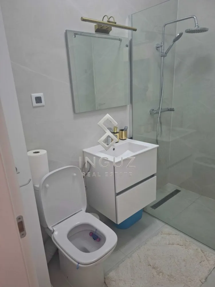 APARTAMENT 2 CAMERE DE ÎNCHIRIAT – CITY NORD TUNARI - APARTAMENT 2 CAMERE DE ÎNCHIRIAT – CITY NORD TUNARI

⬇️ العربية بالأسفل ⬇️

Disponibil imediat!

Vă prezentăm un apartament modern cu 2 camere, situat în complexul rezidențial City Nord Tunari, una dintre cele mai apreciate zone rezidențiale din nordul Bucureștiului.

Detalii proprietate:
• 2 camere
• Suprafață utilă: 56 mp
• Compartimentare semidecomandată
• Etaj 1
• Complet mobilat și utilat
• Mobilier Mobexpert
• 2 balcoane (față și spate)
• Disponibil pentru mutare imediată

Avantaje:
• Complex rezidențial modern și liniștit
• Acces rapid către Pipera, Aviației, Barbu Văcărescu și Aeroportul Otopeni
• Aproape de centre comerciale, școli, grădinițe și zone de interes
• Comunitate rezidențială modernă și bine întreținută

Chirie: 600 Euro/lună

Comision agenție: 50% din valoarea primei luni de chirie + TVA.

━━━━━━━━━━━━━━━━━━━━

شقة غرفتين للإيجار – City Nord Tunari

متوفرة للسكن فوراً.

شقة حديثة تقع داخل مجمع City Nord السكني في منطقة توناري شمال بوخارست، مناسبة للأفراد أو الأزواج الباحثين عن الهدوء والقرب من مناطق الأعمال في شمال المدينة.

مواصفات الشقة:
• غرفتان
• مساحة 56 متر مربع
• تقسيم شبه منفصل
• الطابق الأول
• مفروشة ومجهزة بالكامل
• أثاث Mobexpert
• شرفتان (أمام وخلف)
• جاهزة للسكن مباشرة

مميزات الموقع:
• مجمع سكني حديث وهادئ
• وصول سريع إلى Pipera وAviatiei ومطار أوتوبيني
• قريب من المراكز التجارية والمدارس والخدمات
• بيئة سكنية مريحة وآمنة

الإيجار: 600 يورو شهرياً

عمولة المكتب: 50٪ من قيمة أول شهر إيجار + الضريبة
للمزيد من المعلومات أو حجز موعد للمعاينة:

Inguz Real Estate
📱 +40 774 017 567
📱 +40 724 922 092
✉️ info.inguzrealestate.com
