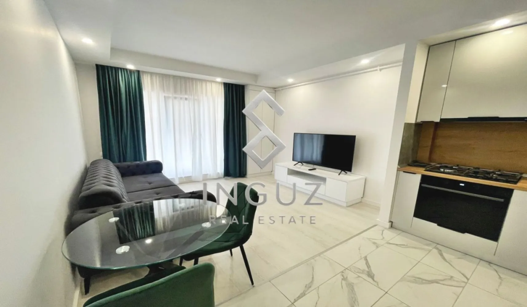 PRIMA ÎNCHIRIERE – APARTAMENT 2 CAMERE TIP STUDIO CU GRĂDINĂ PROPRIE - PRIMA ÎNCHIRIERE – APARTAMENT 2 CAMERE TIP STUDIO CU GRĂDINĂ PROPRIE – COSMOPOLIS

⬇️ العربية بالأسفل ⬇️

Disponibil imediat!

Vă prezentăm un apartament modern cu 2 camere tip studio, situat în complexul rezidențial Cosmopolis, una dintre cele mai apreciate comunități rezidențiale din nordul Bucureștiului.

Apartamentul se află la parter și beneficiază de grădină proprie, fiind alegerea ideală pentru persoanele care își doresc confort, intimitate și acces la facilități premium.

Detalii proprietate:
• 2 camere tip studio
• Suprafață utilă: 38 mp
• Parter
• Prima închiriere
• Complet mobilat și utilat
• Mobilier și electrocasnice noi
• Living luminos cu bucătărie open-space
• Dormitor confortabil
• Baie modernă
• Grădină proprie

Beneficii:
• Acces la piscinele din complex
• Ansamblu rezidențial modern și securizat
• Magazine, restaurante, cafenele și servicii în interiorul complexului
• Acces rapid către Pipera, A3 și zona de business din nordul Bucureștiului
• Ideal pentru o persoană sau un cuplu

Chirie: 600 Euro/lună

Comision agenție: 50% din valoarea primei luni de chirie + TVA.
━━━━━━━━━━━━━━━━━━━━

لأول إيجار – شقة غرفتين ستوديو مع حديقة خاصة – Cosmopolis

متوفرة للسكن فوراً.

شقة حديثة تقع داخل مجمع Cosmopolis السكني المميز في شمال بوخارست، وتُعرض للإيجار لأول مرة بعد تجهيزها بالكامل بأثاث وأجهزة جديدة.

تقع الشقة في الطابق الأرضي وتتميز بحديقة خاصة تمنح المزيد من الراحة والخصوصية، بالإضافة إلى إمكانية استخدام المسابح الموجودة داخل المجمع.

مواصفات الشقة:
• غرفتان ستوديو
• مساحة 38 متر مربع
• الطابق الأرضي
• أول إيجار
• مفروشة ومجهزة بالكامل
• أثاث وأجهزة كهربائية جديدة
• غرفة معيشة مع مطبخ مفتوح
• غرفة نوم مريحة
• حمام عصري
• حديقة خاصة

مميزات إضافية:
• إمكانية استخدام المسابح داخل المجمع
• مجمع سكني حديث وآمن
• متاجر ومطاعم ومقاهي وخدمات متنوعة داخل Cosmopolis
• وصول سريع إلى Pipera وشمال بوخارست
• مناسبة لشخص واحد أو زوجين

الإيجار: 600 يورو شهرياً

عمولة المكتب: 50٪ من قيمة أول شهر إيجار + الضريبة

للمزيد من المعلومات أو حجز موعد للمعاينة:

Inguz Real Estate
📱 +40 774 017 567
📱 +40 724 922 092
✉️ info.inguzrealestate.com