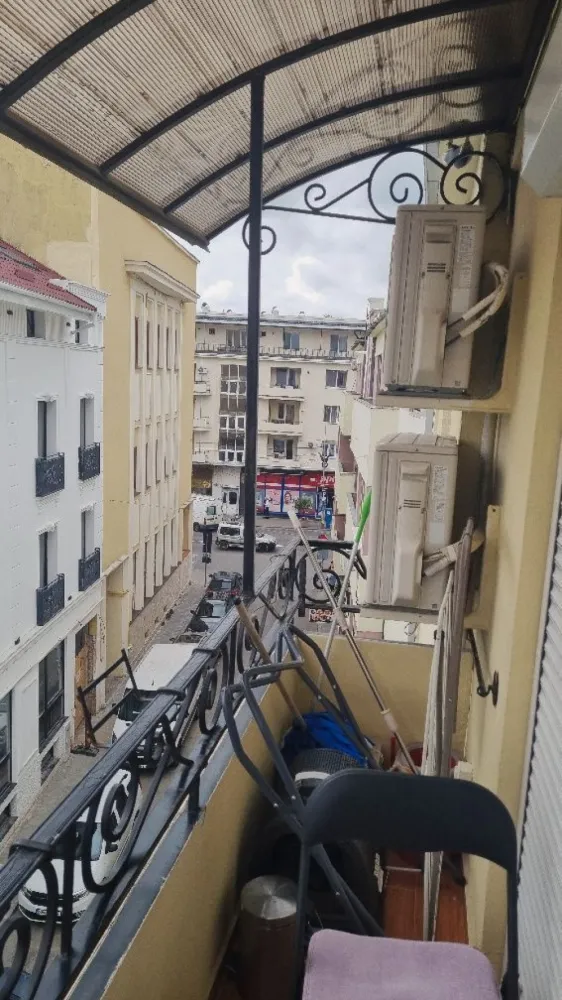 BRASADAS vinde ap 2 cam etaj 3 in centrul vechi!