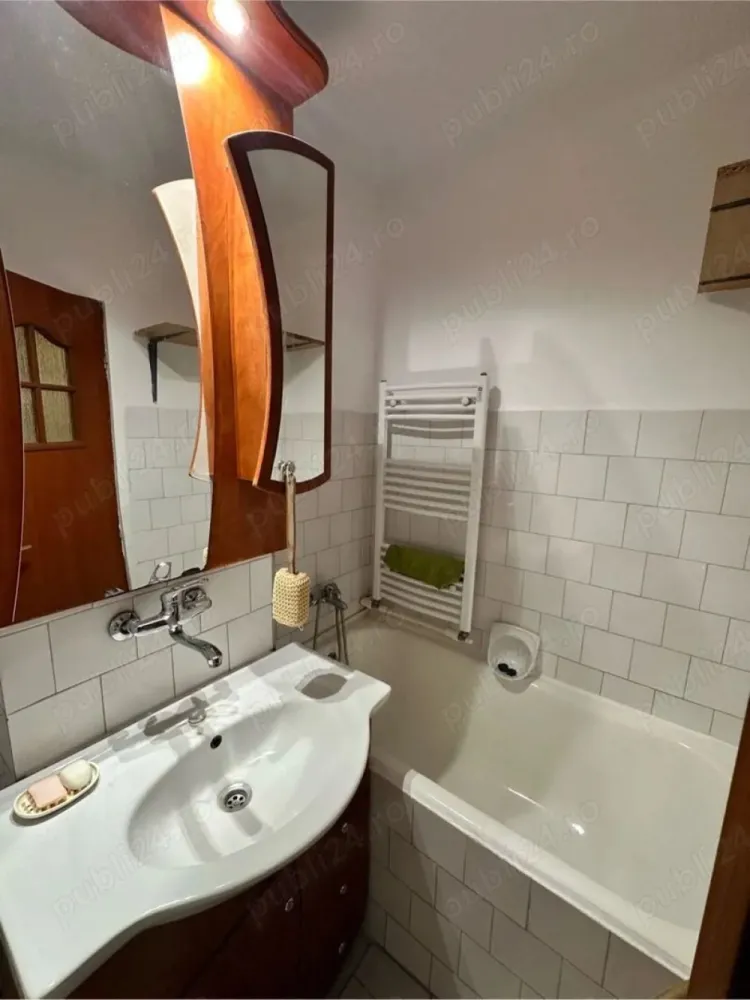 BRASADAS vinde ap 2 cam cu balcon etaj 2/3 Botizului. - Agenția imobiliara BRASADAS vinde apartament cu 2 camere, 42mp, situat la etajul 2/3 în Satu Mare, strada Botizului. 
Apartamentul este compus din 2 camere, baie, bucătărie, hol și balcon. 
Apartamentul are centrală proprie.
Www.brasadas.com.