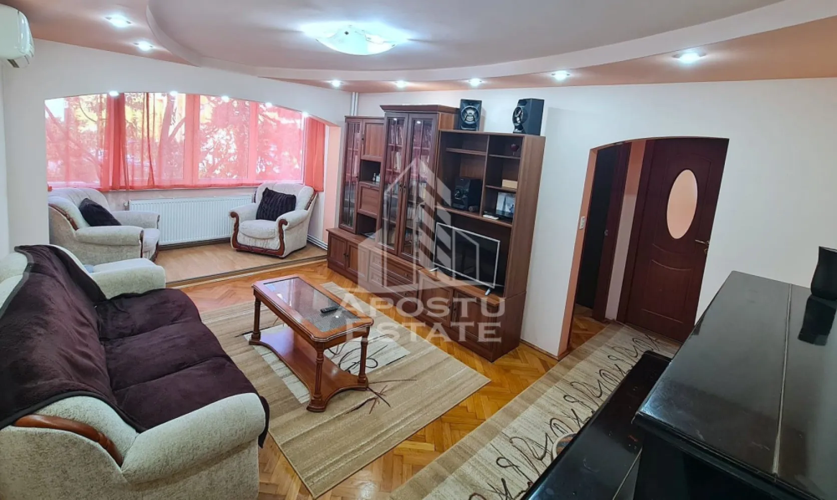 Apartament 2 camere, 66 mp,Etaj 1, Calea Romanilo - Apostu Estate va propune spre inchiriere un apartament cu 2 camere semidecomandat, situat la etajul 1, in zona Calea Romanilor.
Cu o suprafata generoasa de 66 mp, apartamentul ofera un spatiu confortabil si bine organizat, fiind ideal pentru persoane care isi doresc o locuinta primitoare si complet pregatita pentru mutare. 
Proprietatea se inchiriaza complet mobilata si utilata, astfel incat viitorii chiriasi sa se poata bucura de confort inca din prima zi.
Locuinta beneficiaza de un ambient placut, camere spatioase si luminoase, precum si de un plus de siguranta prin existenta camerelor video de supraveghere amplasate pe casa scarii.
Conditii de inchiriere:
Contract pe o perioada minima de 1 an;
Garantie echivalenta cu 2 luni de chirie;
Garantia nu se restituie in cazul incetarii contractului inainte de expirarea perioadei minime de 1 an;
Pret fix: 350 Euro/luna.
Datorita amplasarii excelente, proprietatea ofera acces rapid catre magazine, mijloace de transport, institutii de invatamant si alte puncte de interes.
Pentru informatii suplimentare si programarea unei vizionari, echipa Apostu Estate va sta la dispozitie.
ID : CP3145095