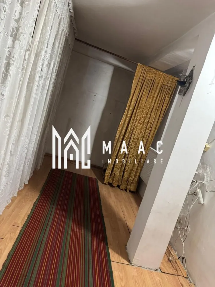 Apartament 2 camere | etaj 3 | Nord | 44 mp | - MAAC Imobiliare vă propune spre vânzare un apartament cu 2 camere, situat pe strada Doctor Hacman, într-o zonă apreciată pentru accesibilitate și proximitatea față de principalele puncte de interes ale orașului. Proprietatea este amplasată la etajul 3 din 4 al unui bloc bine întreținut, oferind un echilibru ideal între confort și funcționalitate.
Caracteristici:
Apartament cu 2 camere
Situat pe strada Doctor Hacman
Etaj 3 din 4
Compartimentare practică
Ideal pentru locuit sau investiție
Bloc bine întreținut
Compartimentare:
Living luminos
Dormitor
Bucătărie
Baie
Hol
Dotări:
Spații bine organizate
Camere luminoase
Posibilitate de personalizare după preferințe
Avantaje:
Poziționare excelentă
Acces rapid către centrul orașului
Aproape de magazine, școli, farmacii și mijloace de transport
Zonă liniștită și bine conectată
Potrivit atât pentru locuință personală, cât și pentru investiție
Această proprietate reprezintă o oportunitate excelentă pentru cei care caută un apartament într-o zonă accesibilă și apreciată din Râmnicu Vâlcea.
Pentru mai multe informații și programarea unei vizionări, echipa MAAC Imobiliare vă stă la dispoziție.ID 3137480