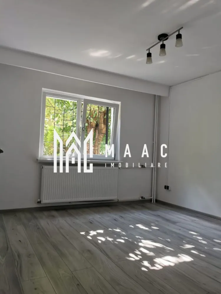 Apartament 4 camere | Centru | 89 mp | Parter | - MAAC Imobiliare vă propune spre vânzare un apartament spațios cu 4 camere, situat la parterul unui imobil construit între anii 1977 și 1990. Cu o suprafață generoasă de 89 mp și o compartimentare decomandată, această proprietate reprezintă alegerea ideală pentru o familie care își dorește confort, funcționalitate și acces facil.
Apartamentul beneficiază de finisaje de calitate, spații luminoase și o vedere plăcută către zona verde din jurul imobilului, oferind un ambient relaxant și primitor.
Caracteristici:
Apartament cu 4 camere
Suprafață: 89 mp
Compartimentare decomandată
Situat la parter
Bloc construit între 1977 și 1990
Recent renovat
Ideal pentru familie sau investiție
Compartimentare:
Living generos
3 dormitoare
Bucătărie
Baie
Hol spațios
Balcon
Dotări:
Pardoseli laminate
Baie dotată cu cadă
Finisaje moderne
Pereți finisați și vopsiți în alb
Tâmplărie din lemn
Spații luminoase și bine aerisite
Avantaje:
Compartimentare eficientă și funcțională
Suprafață generoasă de 89 mp
Vedere către grădină și spații verzi
Acces facil datorită poziționării la parter
Ideal pentru familii cu copii sau persoane care își doresc mai mult confort
Apartament renovat, pregătit pentru personalizare și mutare
Zonă liniștită și plăcută
Această proprietate oferă combinația perfectă între spațiu, confort și funcționalitate, fiind o oportunitate excelentă pentru cei care caută un cămin primitor într-o zonă liniștită și bine conectată.
Pentru mai multe informații și programarea unei vizionări, echipa MAAC Imobiliare vă stă la dispoziție.ID 3137246