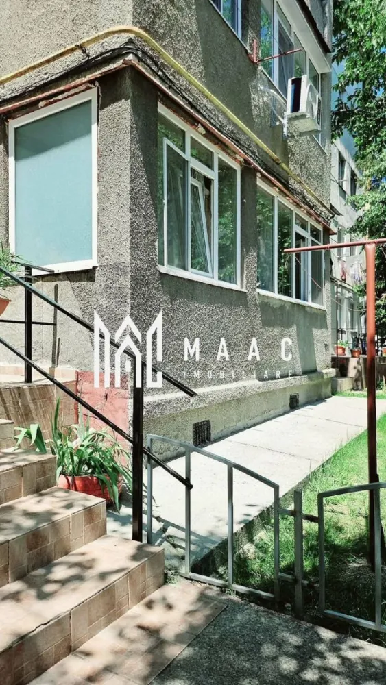 Apartament 2 camere | Nord | 38 mp | Parter | - MAAC Imobiliare vă propune spre vânzare un apartament cu 2 camere, situat în Zona Nord din Râmnicu Vâlcea, una dintre cele mai apreciate zone rezidențiale ale orașului. Amplasat la parter, în imediata apropiere a Școlii Nr. 2, imobilul reprezintă o oportunitate excelentă atât pentru locuit, cât și pentru investiție sau desfășurarea unei activități profesionale.
Caracteristici:
Apartament cu 2 camere
Situat la parter
Zona Nord – Școala Nr. 2
Suprafață utilă: 29,22 mp
Balcon: 9,77 mp
Boxă de aproximativ 10 mp
Disponibil imediat
Complet mobilat și utilat
Compartimentare:
Living
Dormitor
Bucătărie
Baie
Hol
Balcon generos
Boxă pentru depozitare
Dotări:
Mobilat complet
Utilat complet
Spații de depozitare suplimentare
Balcon spațios
Boxă proprie
Locuință pregătită pentru mutare imediată
Avantaje:
Poziționare excelentă într-o zonă cu cerere ridicată
Lângă Școala Nr. 2
În apropiere de Spitalul Sadmed
La câteva minute de Piața Nord
Acces rapid către magazine, farmacii și mijloace de transport
Ideal pentru locuit sau investiție
Potrivit pentru salon de înfrumusețare, cabinet de masaj, birou, cabinet de consultanță sau alte activități profesionale
Acces facil datorită poziționării la parter
Această proprietate oferă un excelent raport între locație, funcționalitate și potențial investițional, fiind o alegere inspirată pentru cei care își doresc o locuință practică sau un spațiu pentru dezvoltarea unei afaceri.
Pentru mai multe informații și programarea unei vizionări, echipa MAAC Imobiliare vă stă la dispoziție.ID 3137222