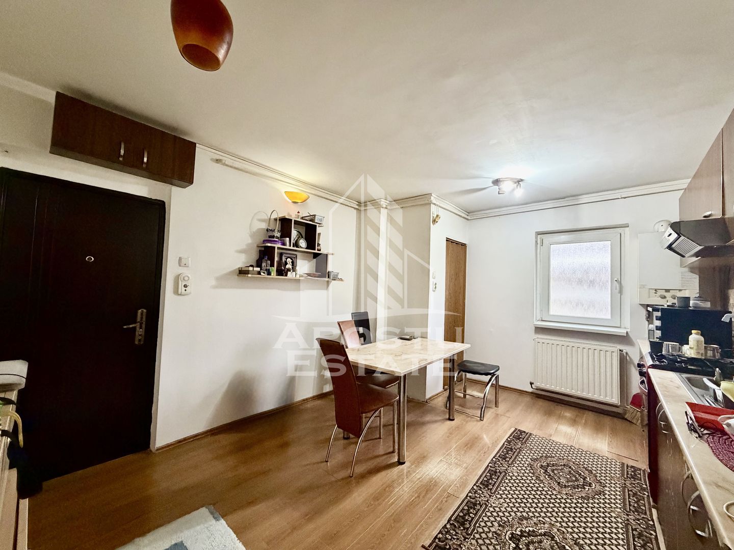 Apartament cu 3 camere,semidecomandat,centrala proprie ,zona Girocului