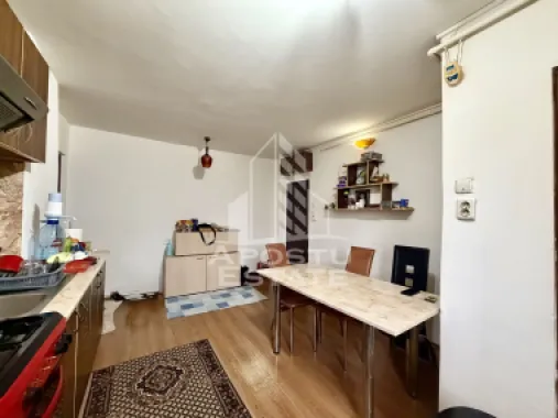 Apartament cu 3 camere,semidecomandat,centrala proprie ,zona Girocului