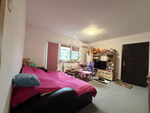 Apartament cu 3 camere,semidecomandat,centrala proprie ,zona Girocului