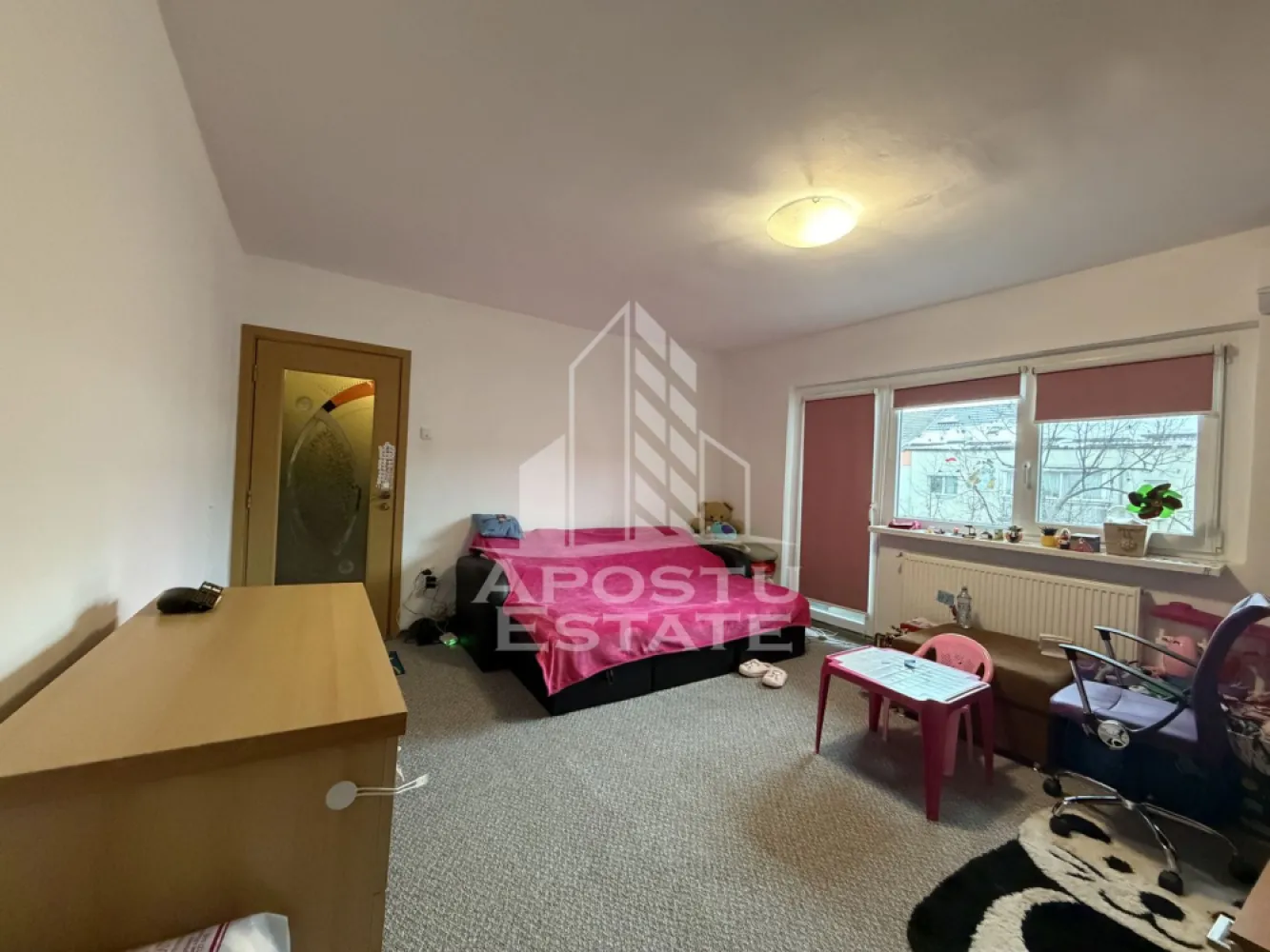 Apartament cu 3 camere,semidecomandat,centrala proprie ,zona Girocului