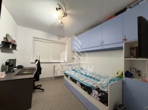 Apartament cu 3 camere,semidecomandat,centrala proprie ,zona Girocului