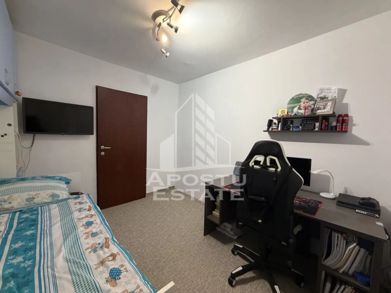 Apartament cu 3 camere,semidecomandat,centrala proprie ,zona Girocului