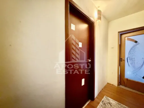 Apartament cu 3 camere,semidecomandat,centrala proprie ,zona Girocului