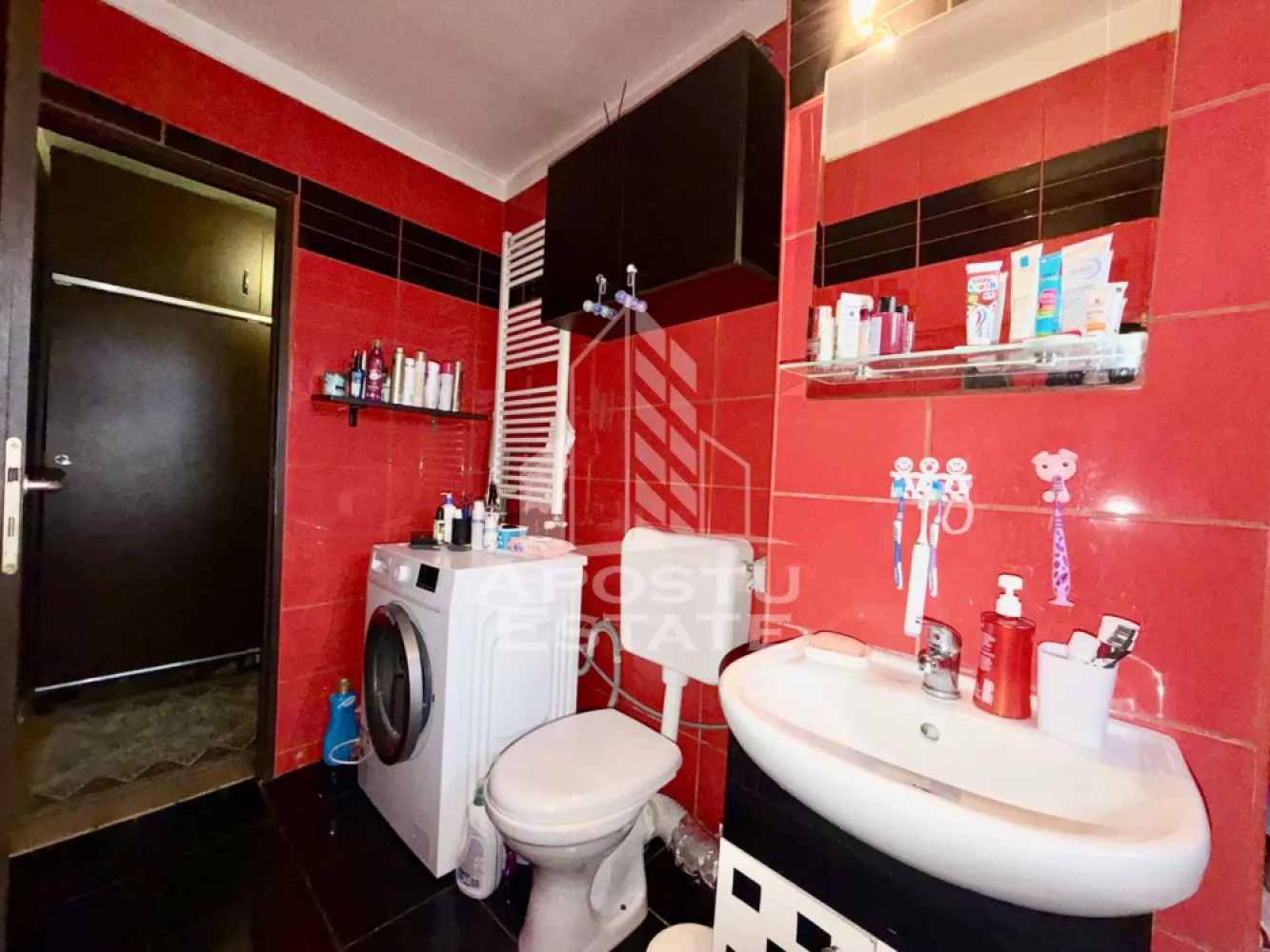 Apartament cu 3 camere,semidecomandat,centrala proprie ,zona Girocului