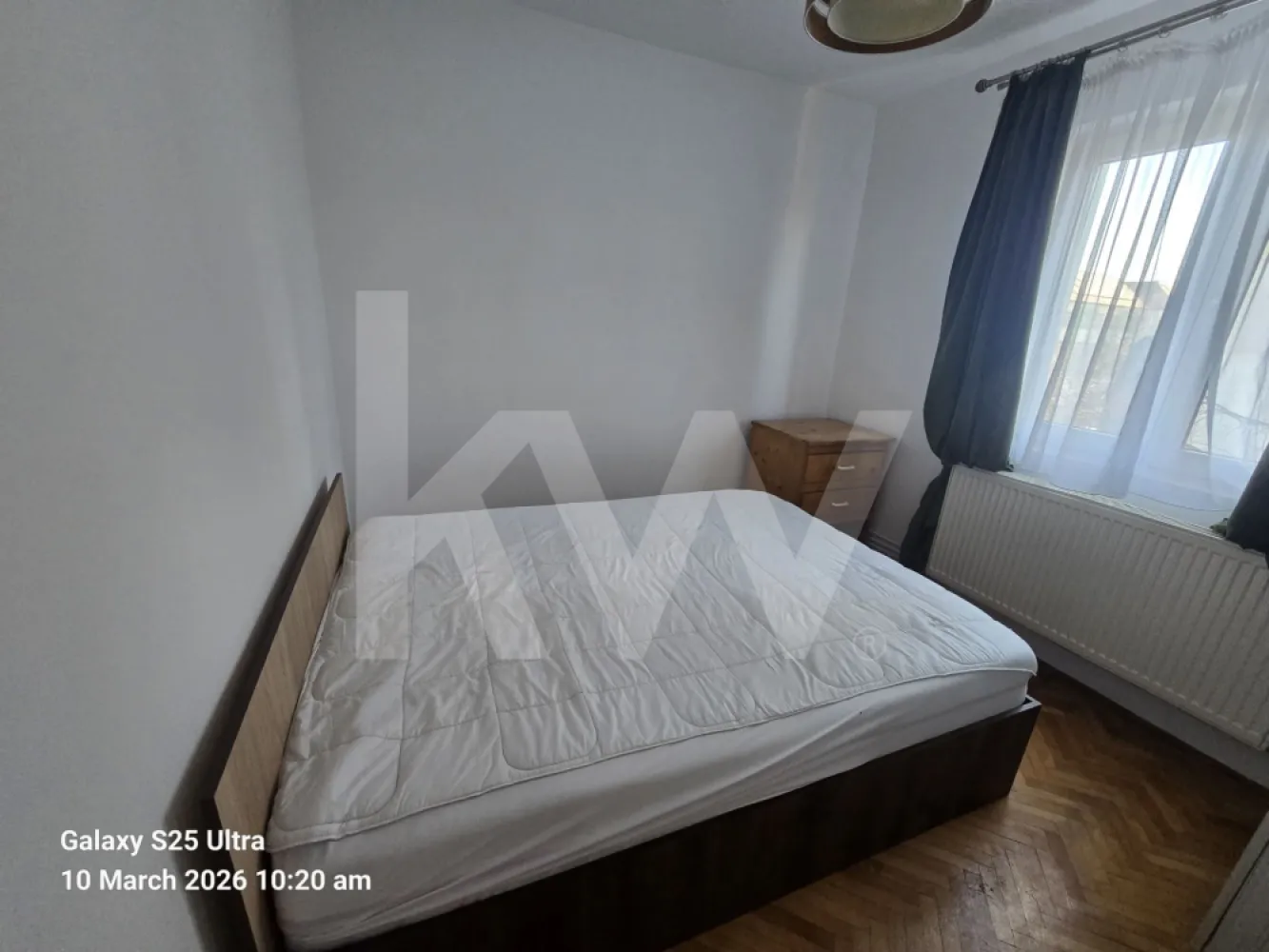 Apartament 2 camere - Se închiriază apartament semidecomandat cu 2 camere, situat la etajul 3, ideal pentru un cuplu, o persoană singură sau o familie. Locuința dispune de bucătărie separată, baie, balcon, pivniță și acces la uscătorie.

Apartamentul este luminos, bine compartimentat și oferă un spațiu confortabil și practic pentru locuit. Balconul reprezintă un loc ideal pentru relaxare, iar pivnița și uscătoria adaugă un plus de utilitate.

Imobilul este pet friendly, astfel încât animalele de companie sunt binevenite.

Caracteristici:

2 camere semidecomandate
Bucătărie separată
Baie
Balcon
Pivniță
Acces uscătorie
Etaj 3
Pet friendly