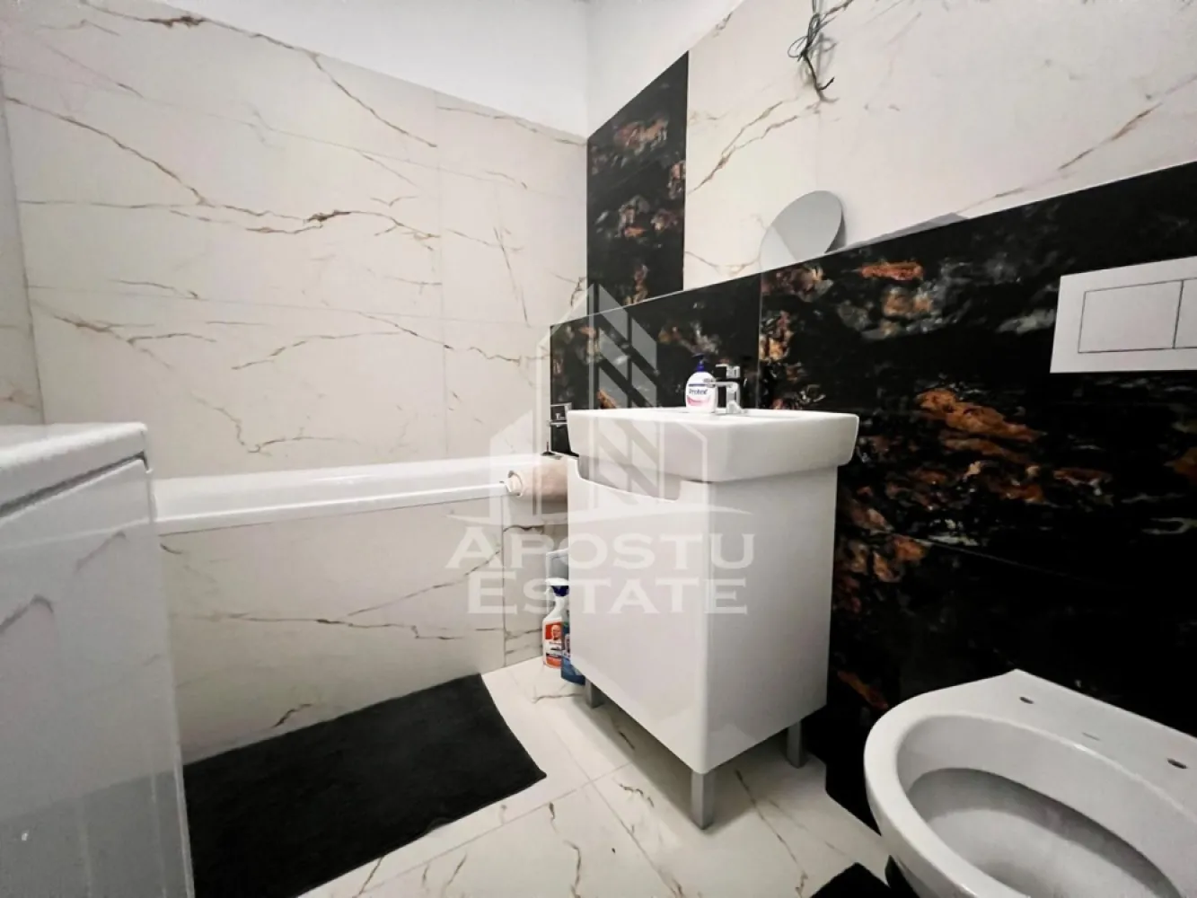 Apartament 2 camere de inchiat, loc de parcare, Torontalului