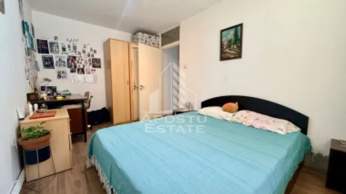 Apartament cu 3 camere, curte si boxa de vanzare, Zona Simion Barnutiu