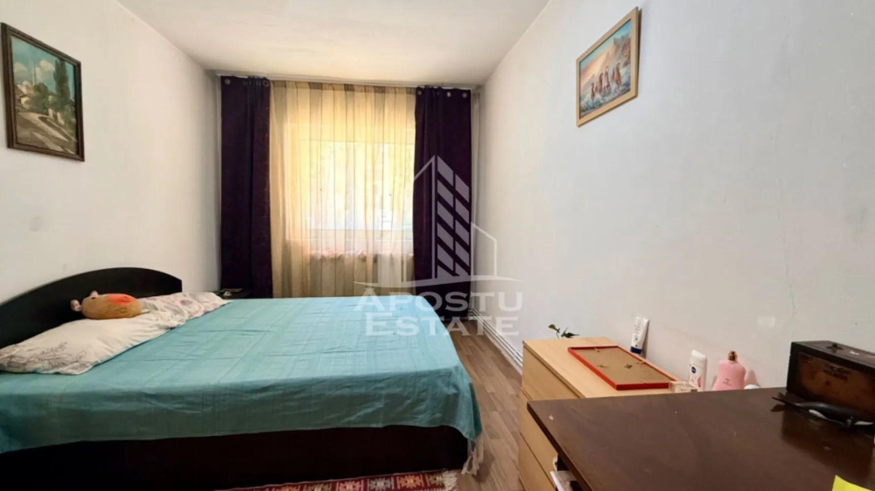 Apartament cu 3 camere, curte si boxa de vanzare, Zona Simion Barnutiu