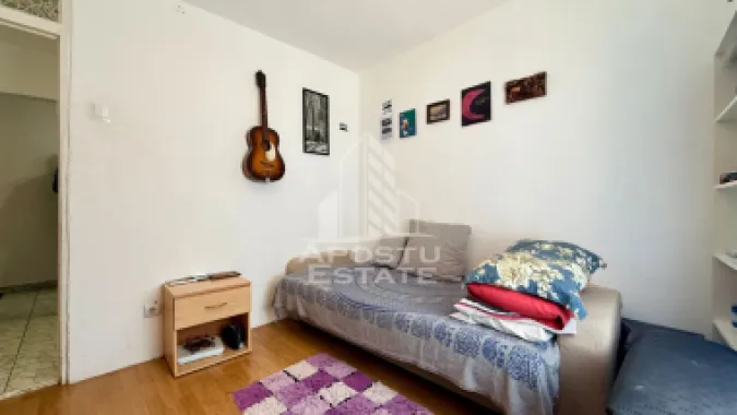 Apartament cu 3 camere, curte si boxa de vanzare, Zona Simion Barnutiu