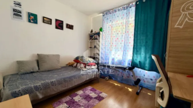 Apartament cu 3 camere, curte si boxa de vanzare, Zona Simion Barnutiu