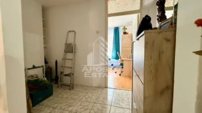 Apartament cu 3 camere, curte si boxa de vanzare, Zona Simion Barnutiu