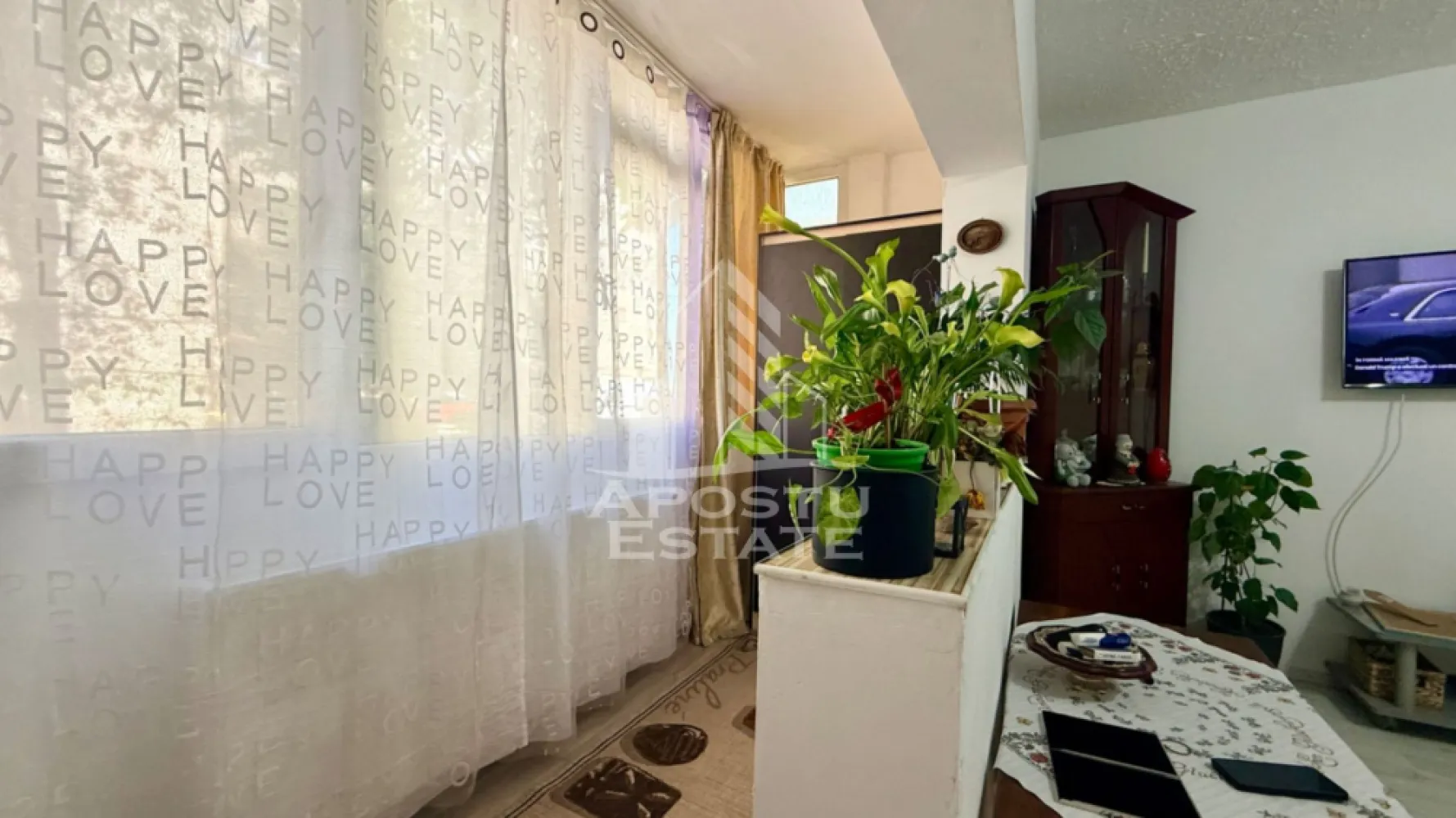 Apartament cu 3 camere, curte si boxa de vanzare, Zona Simion Barnutiu