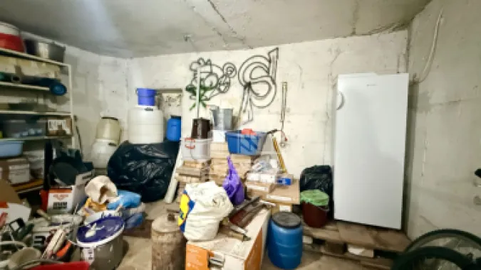Apartament cu 3 camere, curte si boxa de vanzare, Zona Simion Barnutiu