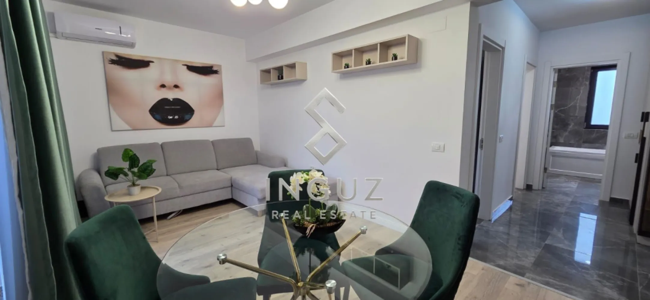 PRIMA ÎNCHIRIERE – APARTAMENT PREMIUM 2 CAMERE CU PARCARE SUBTERANĂ | - PRIMA ÎNCHIRIERE – APARTAMENT PREMIUM 2 CAMERE CU PARCARE SUBTERANĂ | TITAN – NICOLAE GRIGORESCU

⬇️ العربية بالأسفل ⬇️

Disponibil imediat!

Vă prezentăm un apartament modern cu 2 camere, finalizat și recepționat în 2025, situat într-o zonă rezidențială liniștită din Sectorul 3, în apropierea stațiilor de metrou Nicolae Grigorescu și 1 Decembrie 1918.

Locuința este amenajată cu atenție la fiecare detaliu, beneficiază de mobilier realizat la comandă și este la prima închiriere.

Detalii proprietate:
• 2 camere
• Suprafață totală: 51,3 mp
• Balcon: 4,7 mp
• Etaj 1 din 3
• Centrală termică proprie
• Aer condiționat
• Loc de parcare subteran inclus
• Video interfon
• Multiple spații de depozitare
• Mobilier realizat la comandă

Living:
• Colțar extensibil
• Zonă de dining cu masă și 4 scaune
• Smart TV 124 cm
• Aer condiționat

Bucătărie:
• Complet mobilată și utilată
• Cuptor electric încorporat Gorenje
• Plită pe gaz Gorenje
• Chiuvetă Franke din granit
• Mașină de spălat vase Electrolux
• Combină frigorifică

Dormitor:
• Pat matrimonial 180x200 cm
• Saltea premium
• Somieră rabatabilă cu spațiu de depozitare
• Birou și comodă

Baie:
• Cadă
• Obiecte sanitare suspendate
• Baterii Grohe
• Oglindă LED
• Geam pentru ventilație naturală

Avantaje locație:
• Zonă rezidențială liniștită
• Trafic redus
• Regim mic de înălțime al clădirilor din zonă
• Acces rapid către metrou
• Aproape de magazine, supermarketuri, școli și servicii
• Priveliște deschisă, neobturată de construcții înalte

Chirie: 600 Euro/lună

Comision agenție: 50% din valoarea primei luni de chirie + TVA.

━━━━━━━━━━━━━━━━━━━━

لأول إيجار – شقة فاخرة غرفتين مع موقف سيارة تحت الأرض | Titan – Nicolae Grigorescu

متوفرة للسكن فوراً.

شقة حديثة تم استلامها في عام 2025 وتقع في منطقة سكنية هادئة ضمن القطاع الثالث في بوخارست، بالقرب من محطتي مترو Nicolae Grigorescu و 1 Decembrie 1918.

مواصفات الشقة:
• غرفتان
• مساحة إجمالية 51.3 متر مربع
• شرفة بمساحة 4.7 متر مربع
• الطابق الأول من 3
• تدفئة مركزية خاصة
• تكييف هواء
• موقف سيارة تحت الأرض
• مفروشة بالكامل
• أثاث مصنوع حسب الطلب
• مساحات تخزين متعددة

المميزات:
• أول إيجار
• منطقة هادئة وآمنة
• إطلالة مفتوحة
• وصول سهل إلى المترو والخدمات
• مناسبة للأفراد أو الأزواج الباحثين عن الراحة والجودة

الإيجار: 600 يورو شهرياً

عمولة المكتب: 50٪ من قيمة أول شهر إيجار + الضريبة

Inguz Real Estate
📱 +40 774 017 567
📱 +40 724 922 092
✉️ info.inguzrealestate.com
