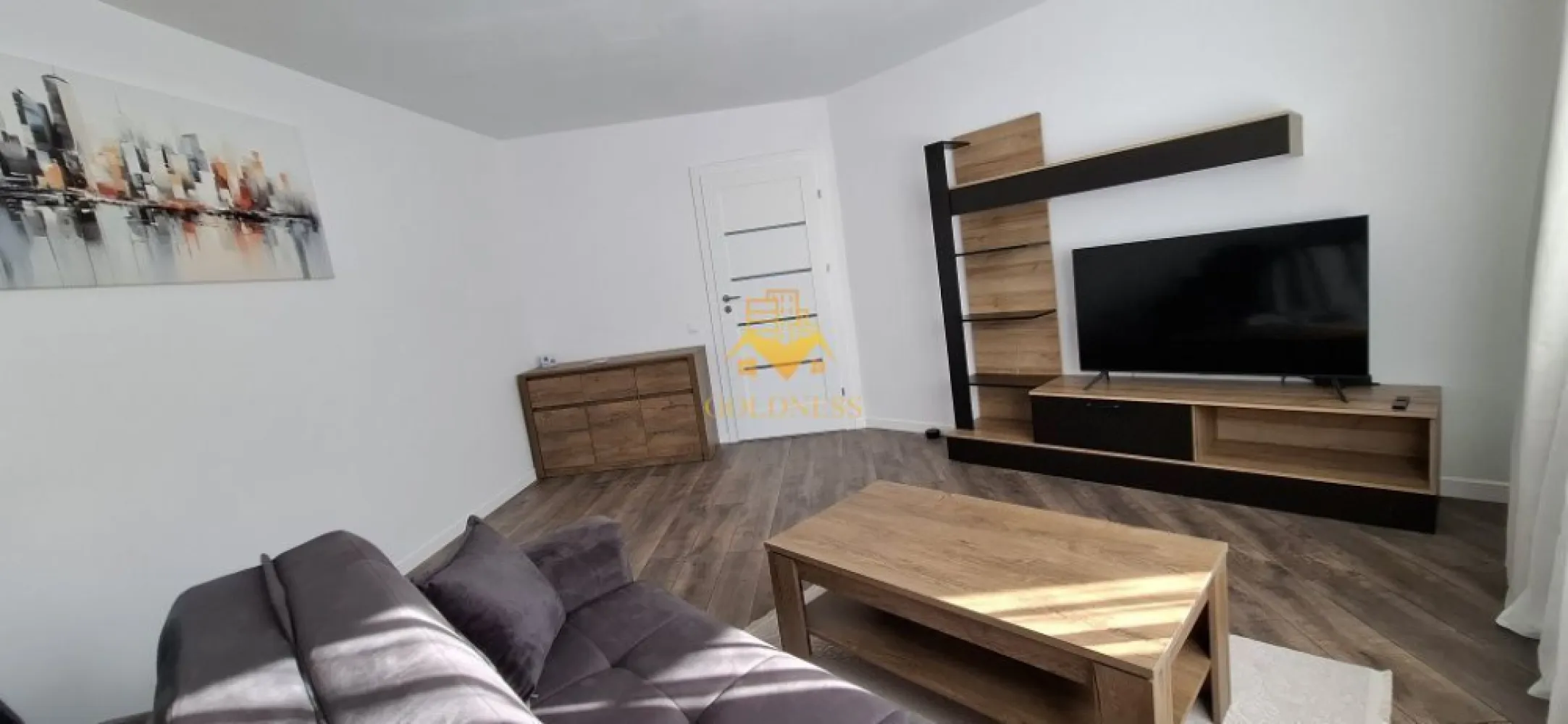 2 camere decomandate, Manastur, Kaufland, Primaverii, Prima inchiriere - GOLDNESS Imobiliare vă propune spre închiriere un apartament cu 2 camere complet mobilat și utilat, la Parter într-un imobil de 4 etaje, în Cartierul Manastur.
Posibilitate de parcare în zona la liber!
Se află în apropierea stațiilor de transport în comun, magazine, restaurante, spații verzi, farmacii, etc. 

Apartamentul este compartimentat astfel:
 - dormitor cu pat matrimonial, dressing, noptiere
 - dormitor cu canapea extensibilă 
 - bucătărie complet utilată și mobilată, loc de servit masa 
 - baie cu dus walkin, calorifer port prosop și dulap pentru depozitare.
 - balcon 3mp închis.

Imobilul este dotat cu toate cele necesare- frigider, aragaz, hotă, mașină de spălat haine, etc. 

Dacă sunteți interesați de acest apartament și doriți să îl vizionați, dar și pentru alte oferte nu ezitați să ne contactați telefonic sau prin e-mail. Vă stăm la dispoziție!
Pentru intermediere se percepe un comision de 50% din prețul chiriei!