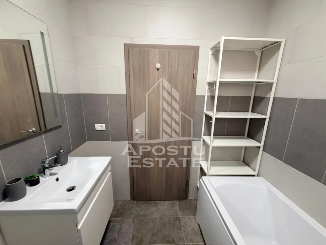 Apartament cu 2 camere, de inchiriat, Giroc, Curte Proprie