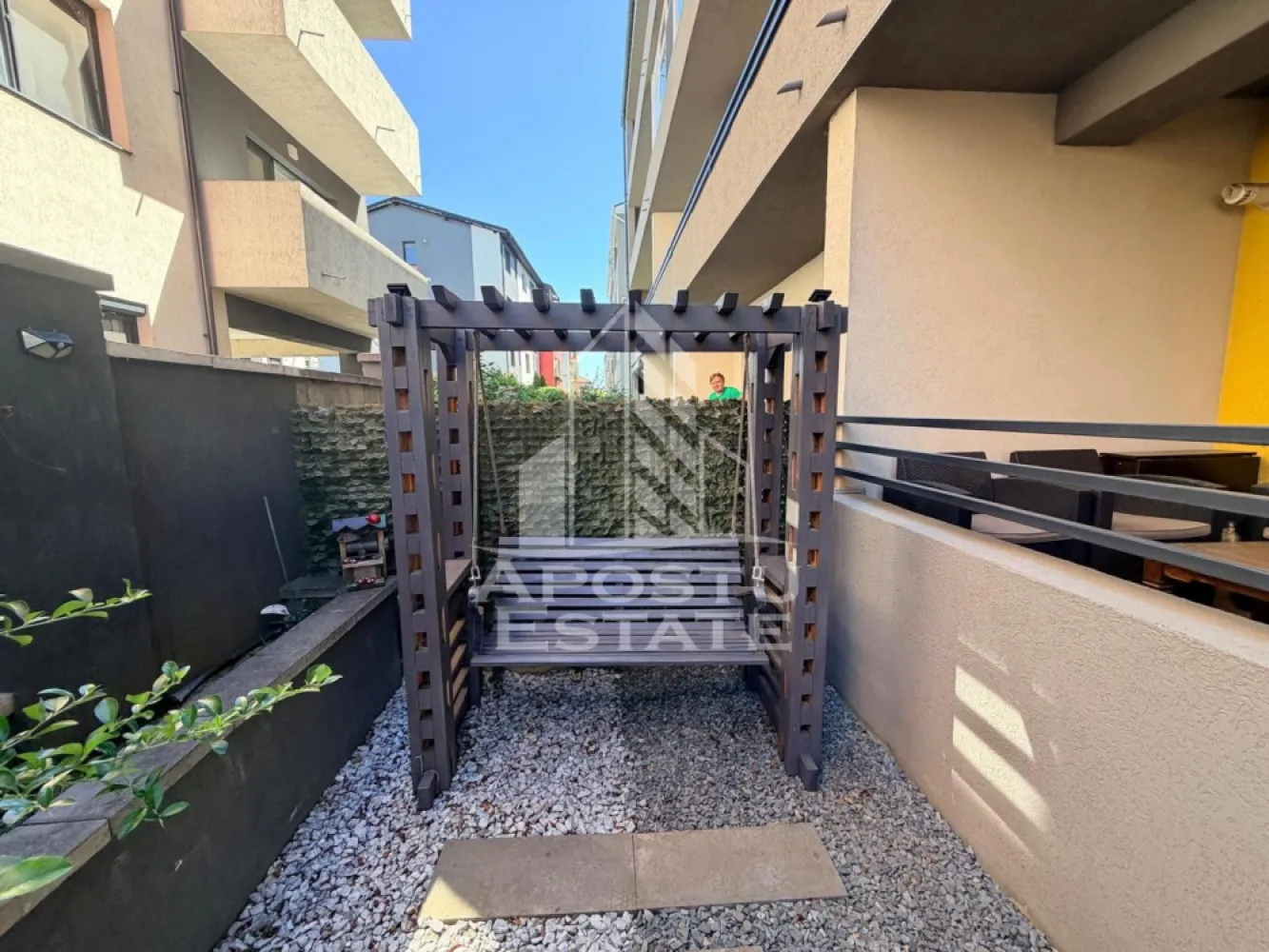 Apartament cu 2 camere, de inchiriat, Giroc, Curte Proprie