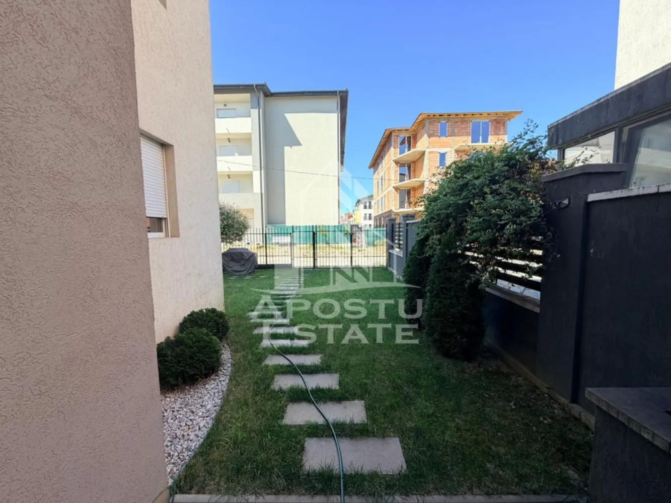 Apartament cu 2 camere, de inchiriat, Giroc, Curte Proprie