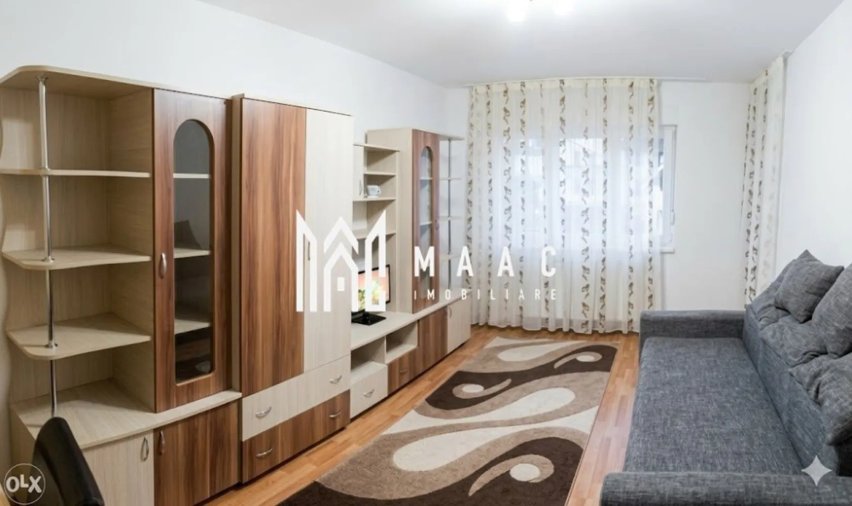 Apartament 3 camere | Etaj 1 | Balcon | Parcare | 60 MPU | Strand - MAAC Imobiliare vă propune spre închiriere un apartament cu 3 camere, decomandat, situat la etajul 1, în cartierul Ștrand, una dintre cele mai apreciate zone rezidențiale din Sibiu.

Locuința are o suprafață utilă de 60 mp, la care se adaugă un balcon închis de 6 mp, fiind recent renovată, izolată termic și pregătită pentru mutare imediată.

Compartimentare
Living luminos
2 dormitoare
Bucătărie separată
Baie
Hol
Balcon închis de 6 mp
Dotări și beneficii
Complet mobilat și utilat
Mașină de spălat rufe
Frigider No Frost
Izolație termică exterioară
Loc de parcare inclus
Apartament renovat recent
Spații bine compartimentate și luminoase
Avantaje locație
Situat în cartierul Ștrand
Aproape de magazine, supermarketuri și farmacii
În vecinătatea băncilor, școlilor și grădinițelor
Acces rapid către Parcul Sub Arini și zonele de recreere
La aproximativ 15 minute de mers pe jos de centrul Sibiului
Mijloace de transport în comun în apropiere
Potrivit pentru
Familie
Cuplu
Persoane care își doresc o zonă liniștită și bine conectată

Pentru informații suplimentare, menționează codul ID: CP3138140
