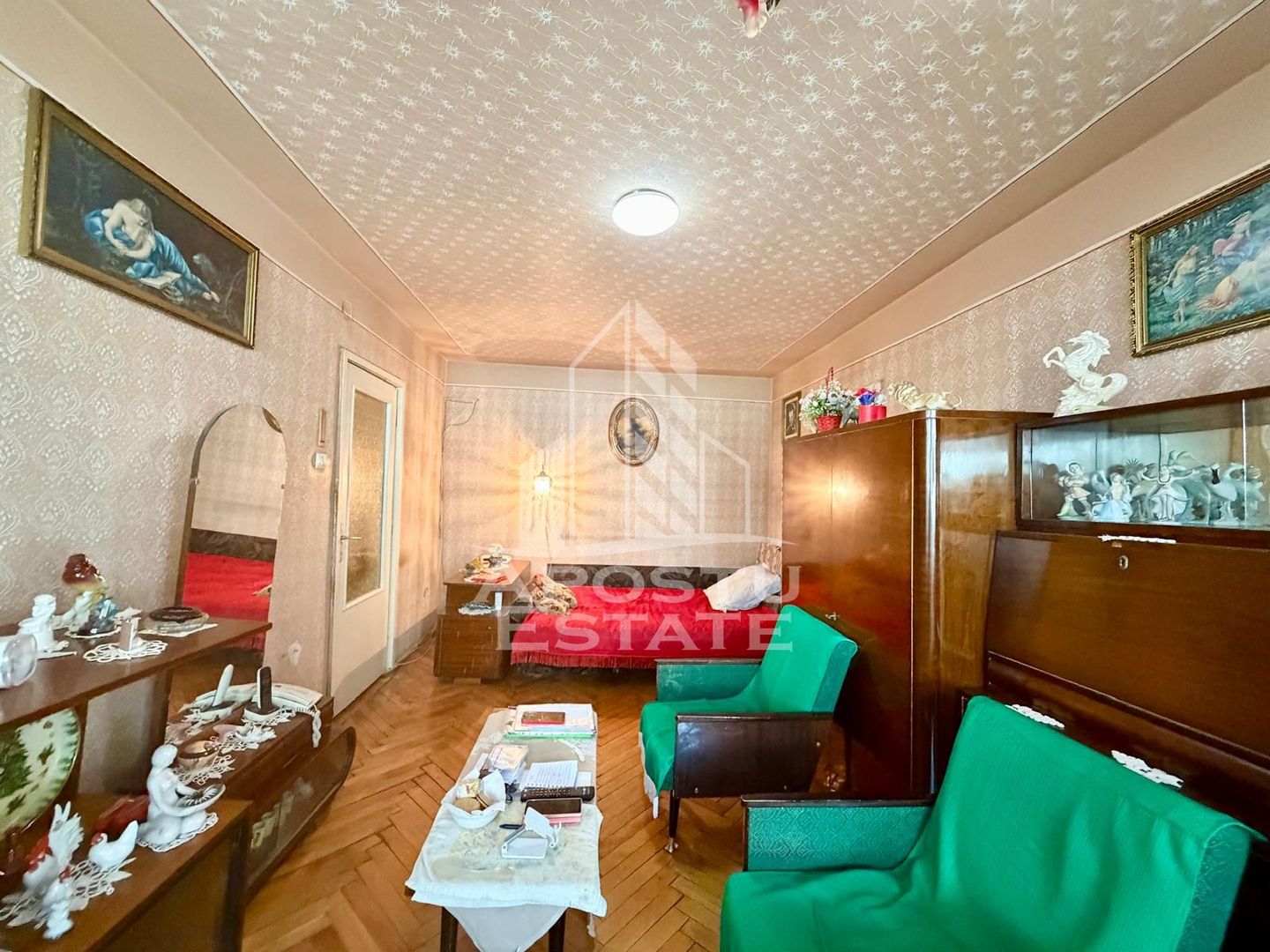Apartament 2 camere de vanzare, boxa, zona Circumvalatiunii, Timisoara