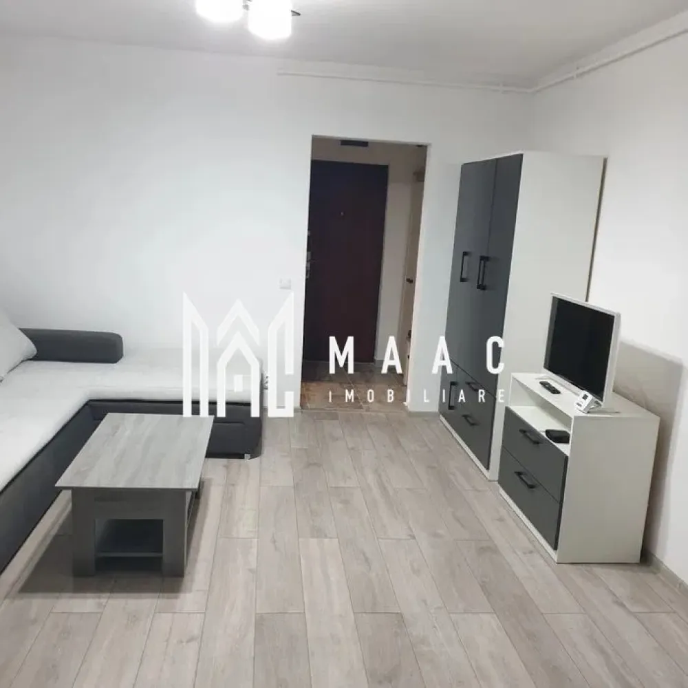 Garsonieră | Etaj 8 | Balcon | Renovata | Central - MAAC Imobiliare vă propune spre închiriere o garsonieră situată în zona centrală a orașului Sibiu, aproape de principalele puncte de interes ale orașului.
Locuința este recent renovată, complet mobilată și utilată, fiind pregătită pentru mutare imediată.

Detalii garsonieră
Garsonieră complet mobilată și utilată
Recent renovată
Compartimentare practică și eficientă
Ideală pentru o persoană sau un cuplu
Dotări și avantaje
Bloc complet reabilitat
Lift schimbat
Izolație exterioară cu vată bazaltică
Costuri reduse de întreținere
Locuință luminoasă și bine întreținută
Avantaje locație
Zonă centrală Sibiu
Aproape de:
magazine
restaurante și cafenele
transport public
facultăți și instituții
centre comerciale și puncte de interes
Condiții închiriere
Nu se acceptă animale de companie

Pentru informații suplimentare, menționează codul ID: CP3080949