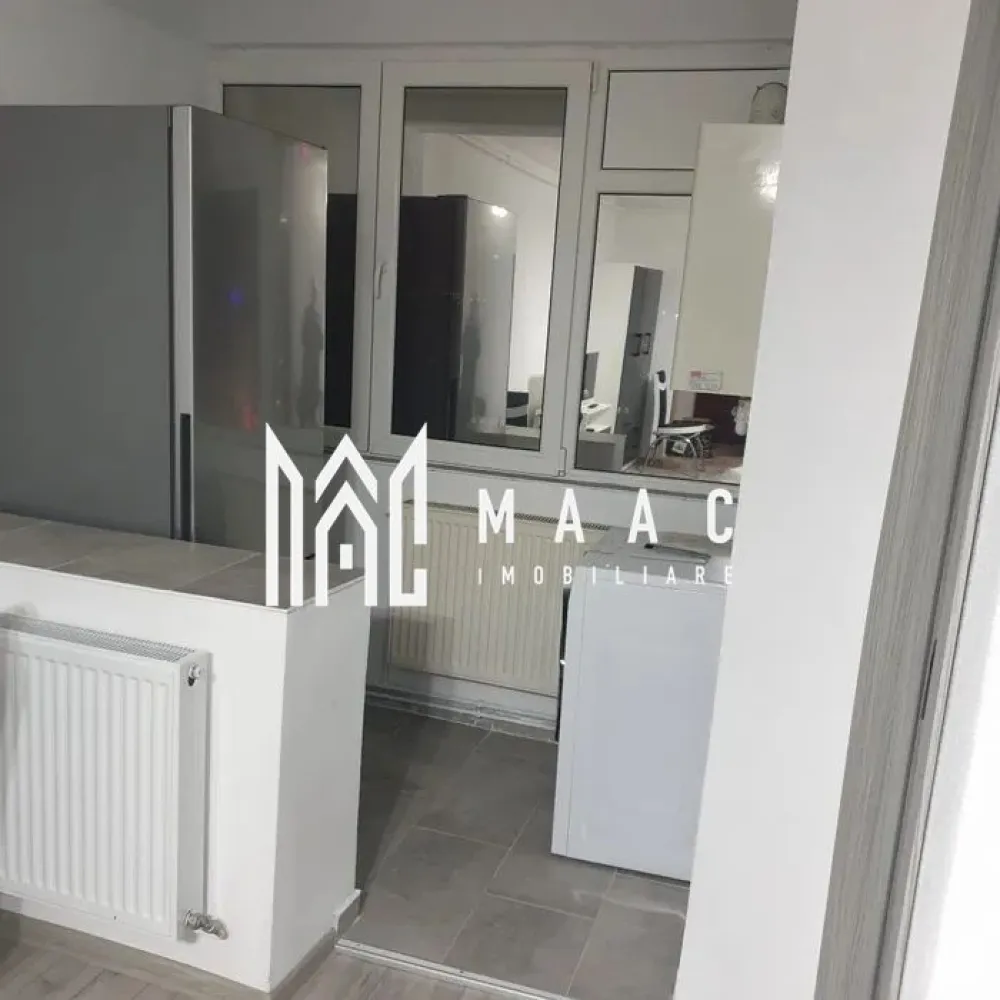 Garsonieră | Etaj 8 | Balcon | Renovata | Central - MAAC Imobiliare vă propune spre închiriere o garsonieră situată în zona centrală a orașului Sibiu, aproape de principalele puncte de interes ale orașului.
Locuința este recent renovată, complet mobilată și utilată, fiind pregătită pentru mutare imediată.

Detalii garsonieră
Garsonieră complet mobilată și utilată
Recent renovată
Compartimentare practică și eficientă
Ideală pentru o persoană sau un cuplu
Dotări și avantaje
Bloc complet reabilitat
Lift schimbat
Izolație exterioară cu vată bazaltică
Costuri reduse de întreținere
Locuință luminoasă și bine întreținută
Avantaje locație
Zonă centrală Sibiu
Aproape de:
magazine
restaurante și cafenele
transport public
facultăți și instituții
centre comerciale și puncte de interes
Condiții închiriere
Nu se acceptă animale de companie

Pentru informații suplimentare, menționează codul ID: CP3080949