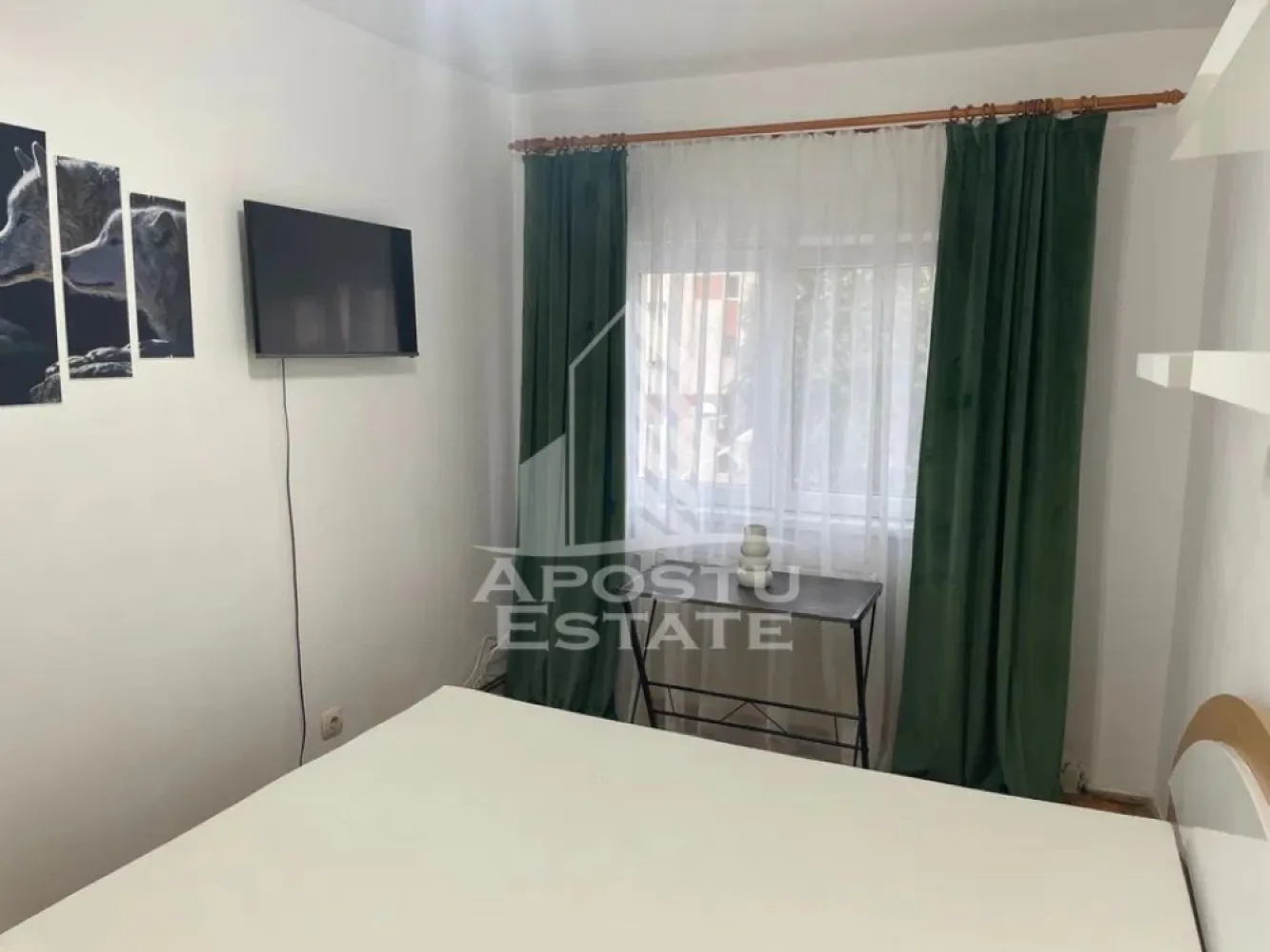 Apartament cu 2 camere, de inchiriat, zona Dambovita, Centrala proprie - Agentia imobiliara APOSTU ESTATE va propune spre inchiriere un apartament cu 2 camere, spatios si luminos, situat in Timisoara, in zona Dambovita, o zona linistita si bine pozitionata, potrivit pentru cupluri,familii, sau studenti care isi doresc o locuinta unde sa se simta confortabil si cu acces facil catre scoli, statii de autobuz, supermarketuri , magazine de zona, parcuri.

Suprafata utila: 54 mpu
Compartimentare eficienta:
-Hol de acces.
-Bucatarie inchisa. mobilata si utilata.
-Living room luminios.
-Dormitor matrimonial cu TV.
-Baie cu cada.

Confort si facilitati:
-Incalzirea apartamentului: Calorifere, Centrala Proprie.
-Apartamentul este complet mobilat si utilat.
- Se accepta animale de companie de catre proprietar.

Localizare:
-Timis, Timisoara, zona Dambovita, acces facil : Profi City, Restaurant Nora, Sectia 3 Politie Urbana Timisoara.

Ideal pentru:
-Cupluri.
-Persoane singure.
-Familii.

Disponibilitate: imediata
Pret chirie lunara: 300 euro.
Programeaza o vizionare pentru a-ti putea imagina viitorul aici!
ID intern: CP3149135