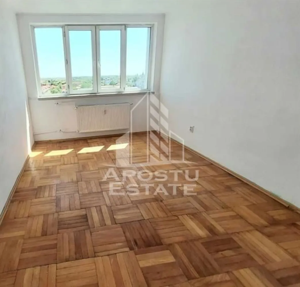 Apartament cu 3 camere, de vanzare, zona Sagului, Timisoara - Agentia imobiliara APOSTU ESTATE va ofera spre vanzare un apartament 3 camere, decomandat, mobilat si utilat, localizat in judetul Timis, Timisoara, zona Sagului.

Apartamentul are o suprafata de 65 mp utili + balcon si este situat la etajul 9 intr-un bloc izolat cu 10 etaje .

- Hol de acces

- Bucatarie

- Living cu balcon inchis

- Dormitor 

- Dormitor

- Baie cu cada si geam

Confortul termic este asigurat prin intermediul termoficarii dar se poate monta centrala proprie pe gaz .

Zona cu numeroase facilitati si puncte de interes precum: acces rapid si usor la mijloacele de transport in comun, Shopping city la cateva minute distanta, si alte supermarket-uri in apropiere, farmacii, institutii de invatamant, restaurante, baruri, cafenele si multe altele.

Agentia imobiliara Apostu Estate va ofera consultanta bancara gratuita prin intermediul colaboratorilor nostri pentru alegerea celui mai potrivit tip de credit, astfel incat tu sa devi noul proprietar al acestui apartament.

Va asteptam cu drag la o vizionare!
CP3052259