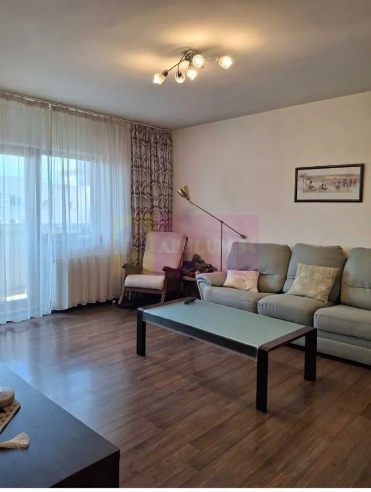 Apartament 4 camere, 98 mp, Vitan Mall, vedere panoramică - Agentia Imobiliara Apulum 94, va propune spre vanzare
Apartament luminos și spațios – Sector 3, zona Vitan Mall
Apartament situat la etajul 8/8, într-o zonă foarte bine conectată din Sector 3, la doar 3 minute de stația de tramvai și în apropiere de București Mall Vitan.
Locuința beneficiază de:
• 3 dormitoare și living generos
• vedere deschisă asupra orașului
• compartimentare practică și confortabilă
• două băi
• bucătărie separată
• centrală proprie
• acoperiș izolat
Apartamentul este întreținut, curat și pregătit pentru locuire imediată.
Zona oferă acces rapid către:
• centre comerciale
• supermarketuri
• transport public
• restaurante și cafenele
• școli și servicii
Ideal pentru locuit sau investiție.