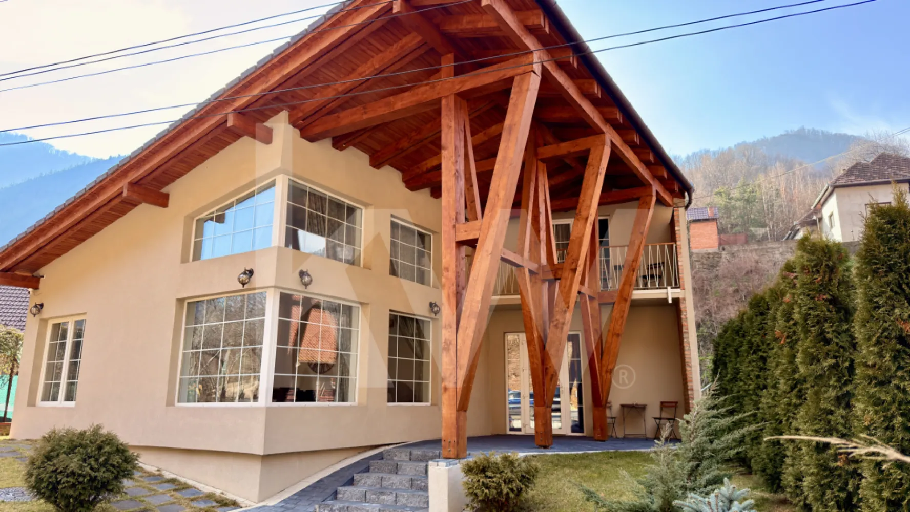 Pensiune de vanzare - Sugag Transalpina - Vă propunem spre achiziție o proprietate turistică deosebită, edificată în anul 2021, situată în localitatea Șugag, județul Alba, într-o zonă cu potențial turistic ridicat, aproape de Transalpina și de atracțiile naturale ale Munților Șureanu.
Imobilul este amplasat pe un teren intravilan de 712 mp și are un regim de înălțime S+P+1E, cu o suprafață construită desfășurată de 769 mp   Construcția este realizată pe structură solidă, cu zidărie din cărămidă de 25 cm și izolație din vată minerală de 10 cm, planșee și diafragme din beton armat, conform proiectului tehnic  
Compartimentare funcțională și optimizată pentru activitate turistică
Parterul oferă:
	•	4 camere spațioase, fiecare cu baie proprie și terasă individuală + o camera  amenajata ca loc de joaca
	•	sală generoasă de aproximativ 42 mp, ideală pentru zonă de dining sau evenimente restrânse
	•	bucătărie separată
	•	spații de depozitare
	•	hol acces și circulații largi
	•	terase exterioare ample pentru relaxare  
Etajul este configurat cu:
	•	7 dormitoare, fiecare cu baie proprie
	•	balcoane individuale pentru la toate camerele
	•	spații comune bine organizate și circulație eficientă  
În total, proprietatea dispune de 12 camere cu băi proprii, ceea ce o face ideală pentru operare imediată ca pensiune sau boutique guesthouse.

Subsolul parțial include spații tehnice, bucătărie suplimentară, grupuri sanitare și zone de depozitare, esențiale pentru buna funcționare a unei unități turistice

  Subsolul este amenajat parțial, fiind compartimentat în prezent în:
✔ cameră tehnică
✔ grup sanitar
✔ spălătorie

Restul suprafeței rămâne liberă și poate fi amenajată după preferințe, oferind multiple posibilități precum: saună, salină, zonă SPA, sală de fitness, cramă sau spațiu de relaxare.


Facilități și detalii tehnice
	•	11 locuri de parcare 
	•	acces auto și pietonal separat
	•	terase multiple și balcoane
	•	construcție recentă, cu documentație completă și fără sarcini înscrise în cartea funciară  
	•	risc mic de incendiu, clasa de importanță III, conform proiectului  
Potențial investițional
Datorită amplasării în apropierea Transalpinei, a domeniului schiabil Șureanu și a traseelor montane, proprietatea beneficiază de flux turistic constant atât vara, cât și iarna. Configurația cu 12 camere cu băi proprii permite operare eficientă, marje bune și posibilitate de segmentare premium.
Imobilul poate funcționa ca:
	•	pensiune turistică
	•	boutique retreat montan
	•	centru pentru tabere, workshopuri sau evenimente private
	•	investiție pentru închiriere integrală în regim exclusiv
Este o proprietate completă, solid construită, cu compartimentare gândită pentru activitate comercială și cu potențial real de rentabilitate.