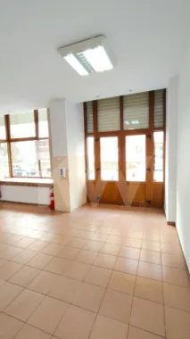 SPATIU COMERCIAL DE INCHIRIAT VALEA AURIE 102 mp