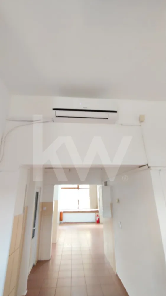 SPATIU COMERCIAL DE INCHIRIAT VALEA AURIE 102 mp