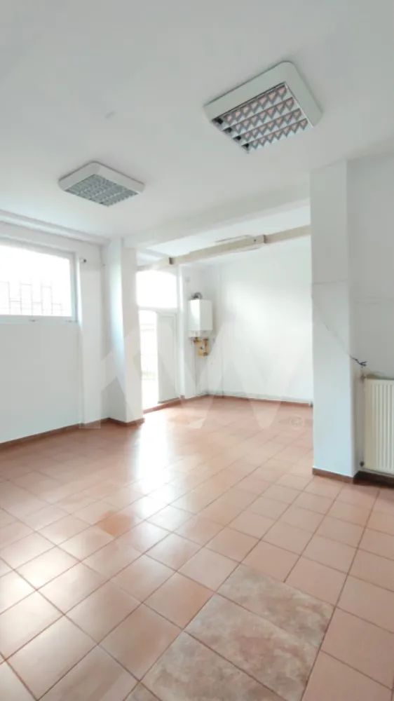 SPATIU COMERCIAL DE INCHIRIAT VALEA AURIE 102 mp