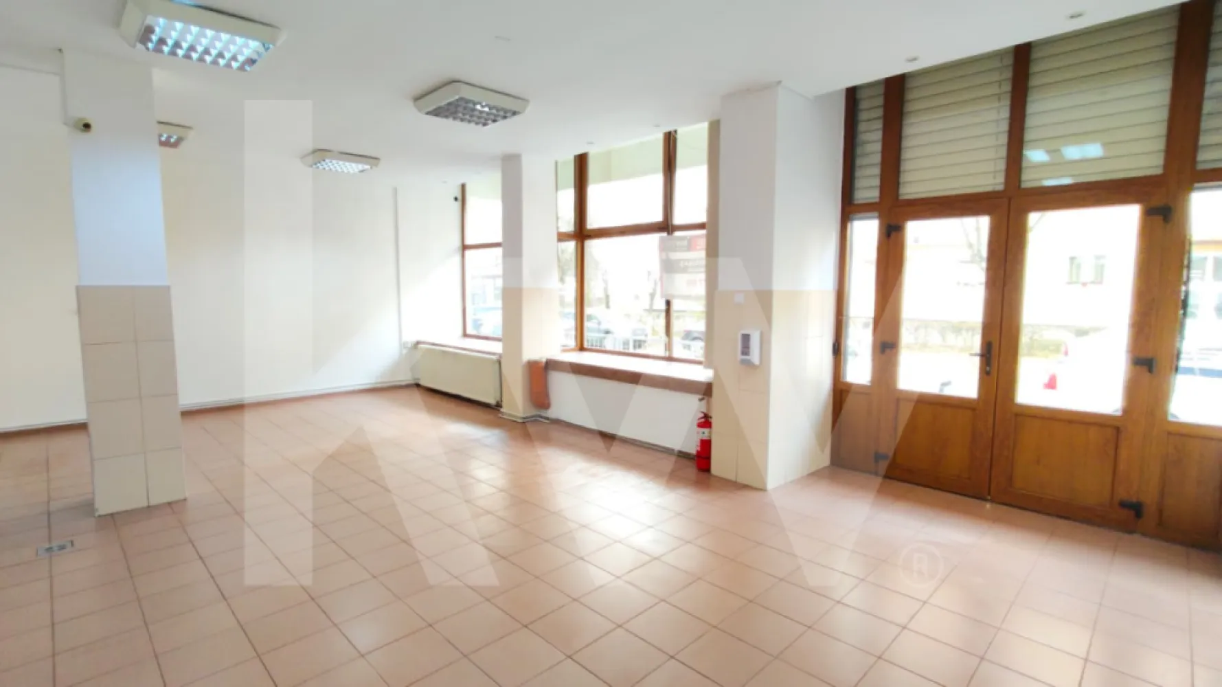 SPATIU COMERCIAL DE INCHIRIAT VALEA AURIE 102 mp