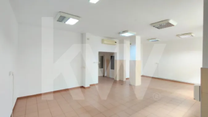 SPATIU COMERCIAL DE INCHIRIAT VALEA AURIE 102 mp