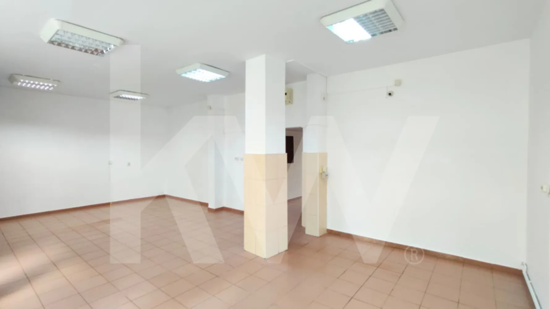 SPATIU COMERCIAL DE INCHIRIAT VALEA AURIE 102 mp