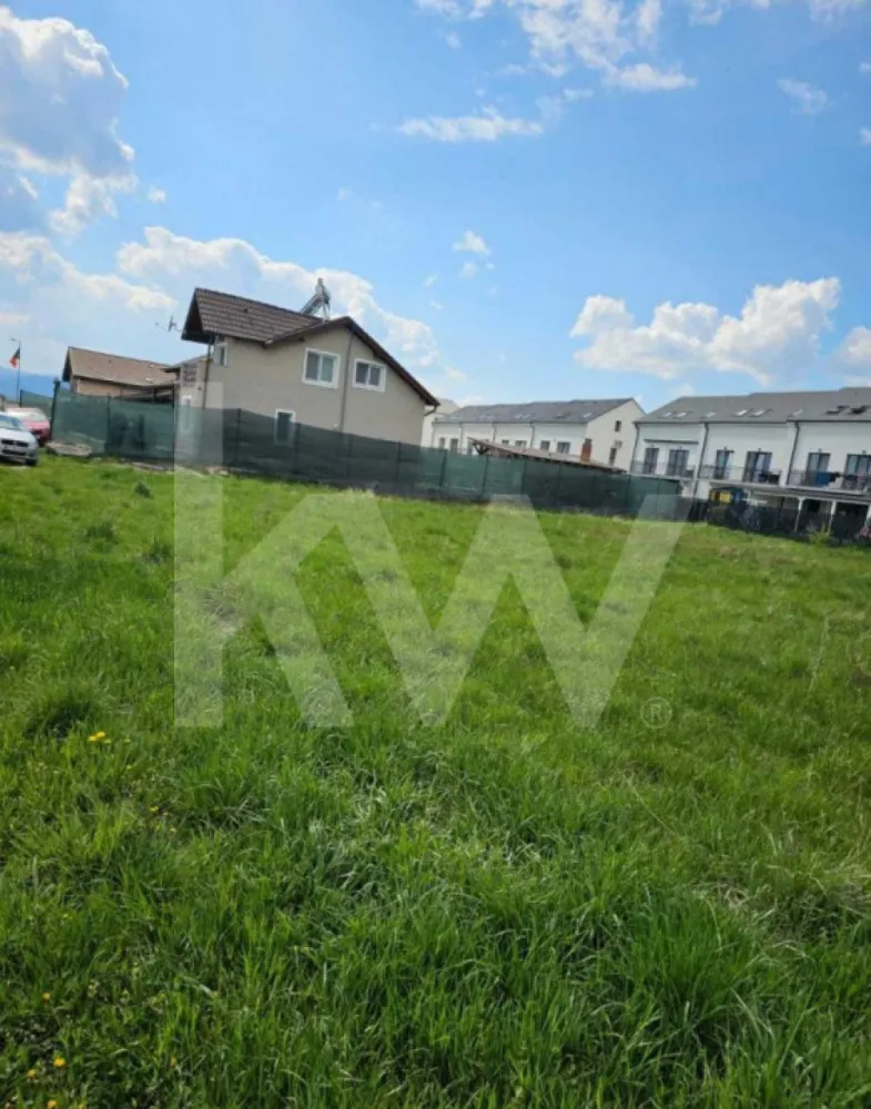 Teren Intravilan pentru CASA Arhitectilor 595mp ideal construire P+1+M - Teren intravilan de vanzare in Arhitectilor cu o suprafata de 595 mp,  aflat intr-o zona in plina dezvoltare imobiliara, cu priveliste deosebita catre munti, avand un potential deosebit pentru investitie sau constructie casa individuala.

Avantaje :
- Cartier rezidential de case
- Zona in plina dezvoltare
-Utilitati in zona (apa, curent, gaz, canalizare...)
Terenul are PUZ aprobat, cu deschidere de 17,5mp la strada. 

In zona sunt mijloace de transport in comun, farmacii, spatii verzi, scoli, supermarketuri..

 Va stau la dispozitie pentru orice detaliu sau vizionare!

