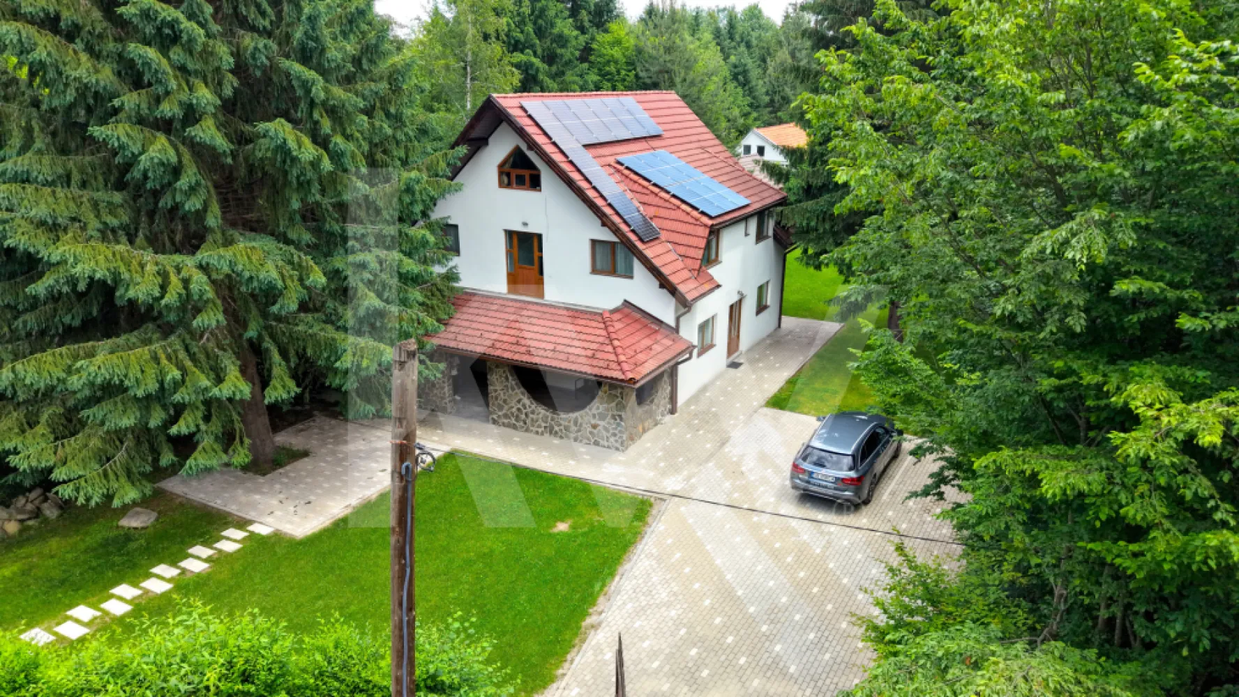 Vila de poveste din Valea Avrigului de vanzare -  Cabana de pe Valea Avrigului – locul unde liniștea are adresă

În Valea Avrigului, acolo unde aerul este mai curat, timpul curge mai încet și natura îți bate discret la fereastră, te așteaptă o proprietate creată pentru relaxare, familie și momente care rămân în suflet.

Cu 262 mp utili, 7 camere și 7 băi, vila oferă confort generos atât pentru o reședință de vacanță, cât și pentru o investiție turistică.

Cele două terase deschid priveliști superbe către verdele muntelui, iar filigoria de 60 mp este locul perfect pentru cafeaua de dimineață, mese în aer liber sau seri liniștite cu prietenii.

Terenul de 900 mp completează frumos proprietatea și oferă spațiu pentru grădină, zonă de relaxare, loc de joacă sau alte idei care pot transforma acest loc într-o adevărată destinație.

Aici nu vii doar să locuiești.
Vii să respiri, să te oprești puțin și să îți amintești cât de frumos poate fi simplul.

Valea Avrigului – natură, liniște și poveste.

Pentru detalii și vizionare, mă poți contacta cu încredere.